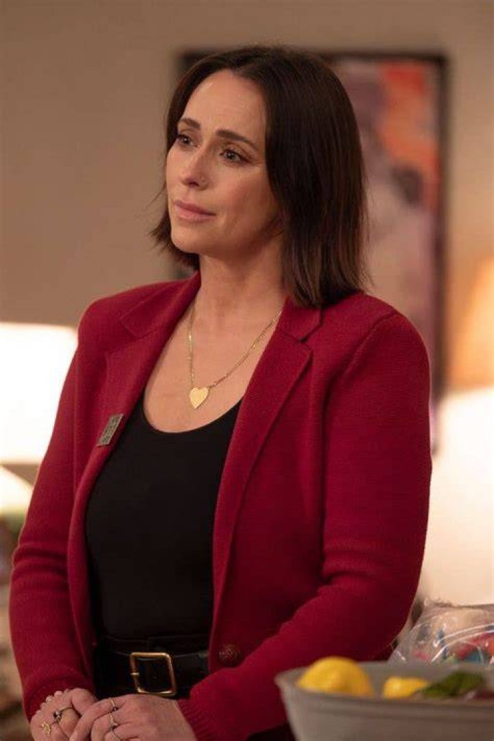 911 Show Jennifer Love Hewitt's Weight Gain Noticed By Fox Viewers!