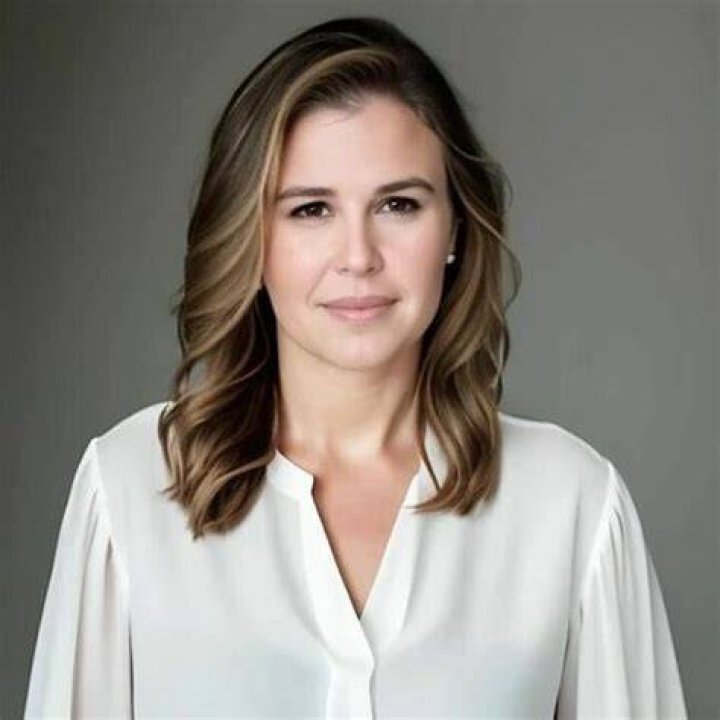 Alexandra Zarini Net Worth 2022/2021, Salary, Age, Height, Bio, Wiki