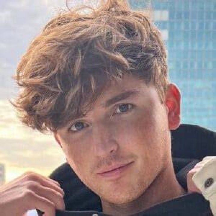 Caylus / Infinite Lists Bio, Birthday, Age, Video Cameo