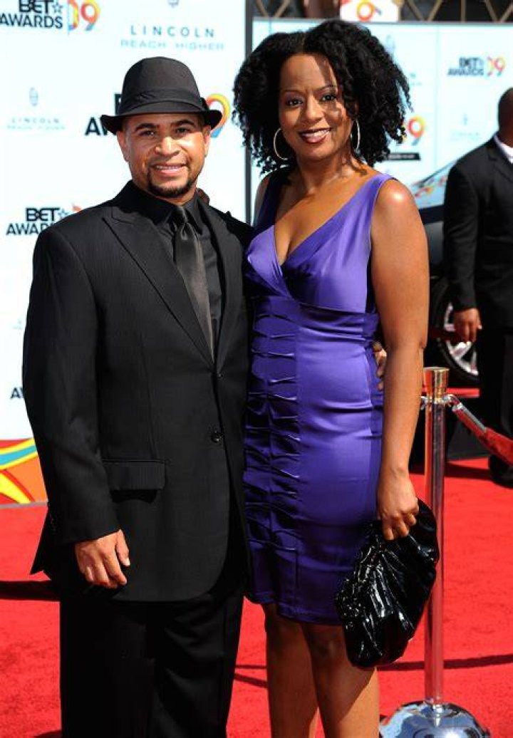 Darryl M. Bell 2023 Girlfriend, net worth, tattoos, smoking & body