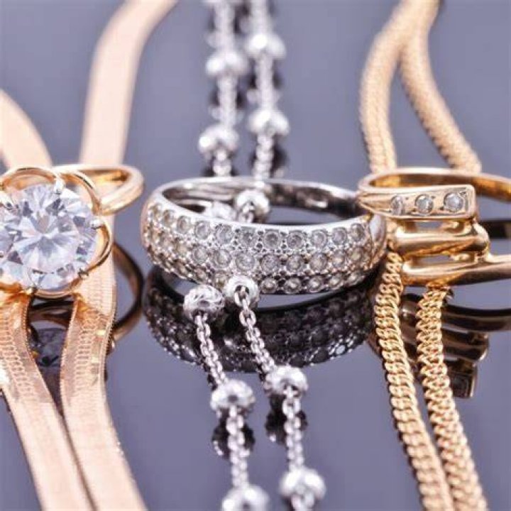 Gold Or Silver Jewelry How To Choose The Right Color For Your Skin
