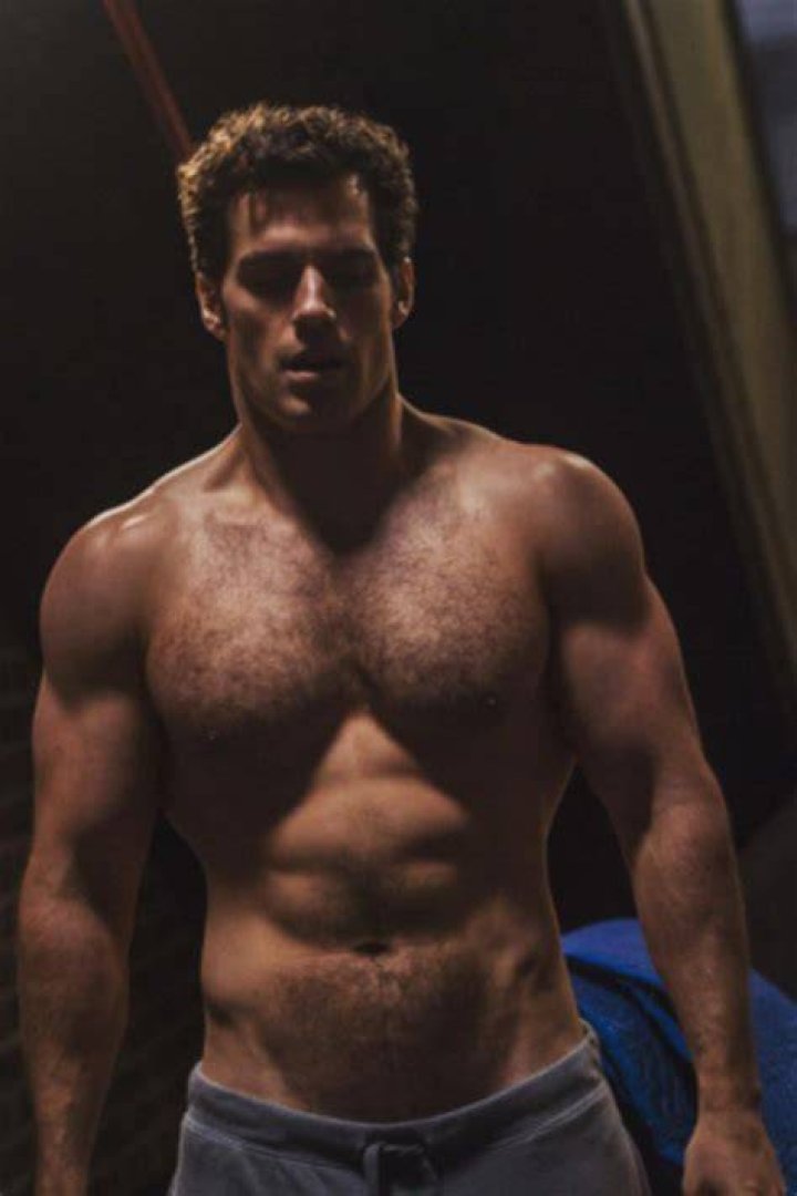 Henry Cavill Is Shirtless and More Muscular Than Ever E! News France