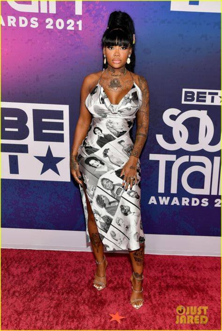 Is Summer Walker Pregnant? She Seemingly Debuts Baby Bump