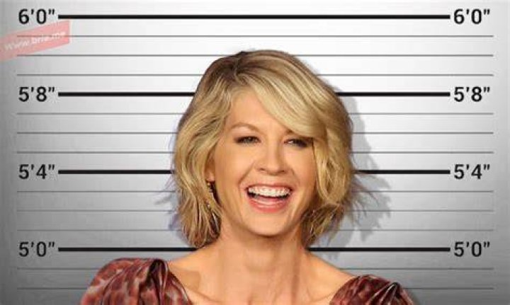 Jenna Elfman Height, Age, Net Worth, Married, Husband, Family