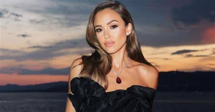 Jessica Alba Net Worth & Career [September , 2023 ] Genius Celebs