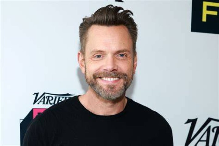 Joel McHale "We would do a movie in a heartbeat"