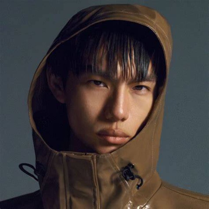 Junnan Wu Model KEV MGMT LinkedIn