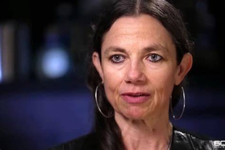 Justine Bateman Defends Her Decision to Age Naturally 'My Face