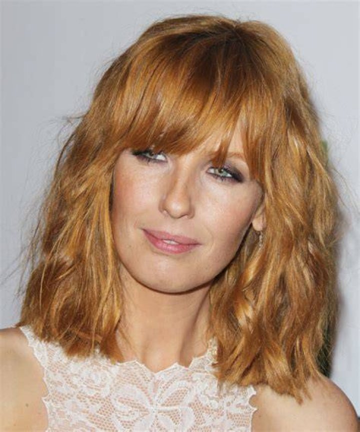 Kelly Reilly Medium Wavy Strawberry Blonde Hairstyle with Blunt Cut Bangs