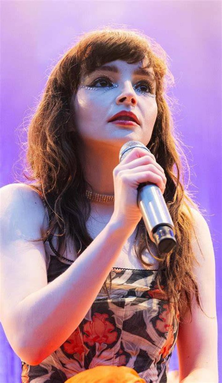 Lauren Mayberry Lauren mayberry, Lauren chvrches, Chvrches lauren