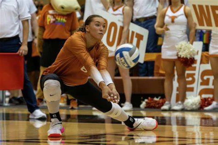 Madisen Skinner pushes Texas volleyball into regional finals rematch