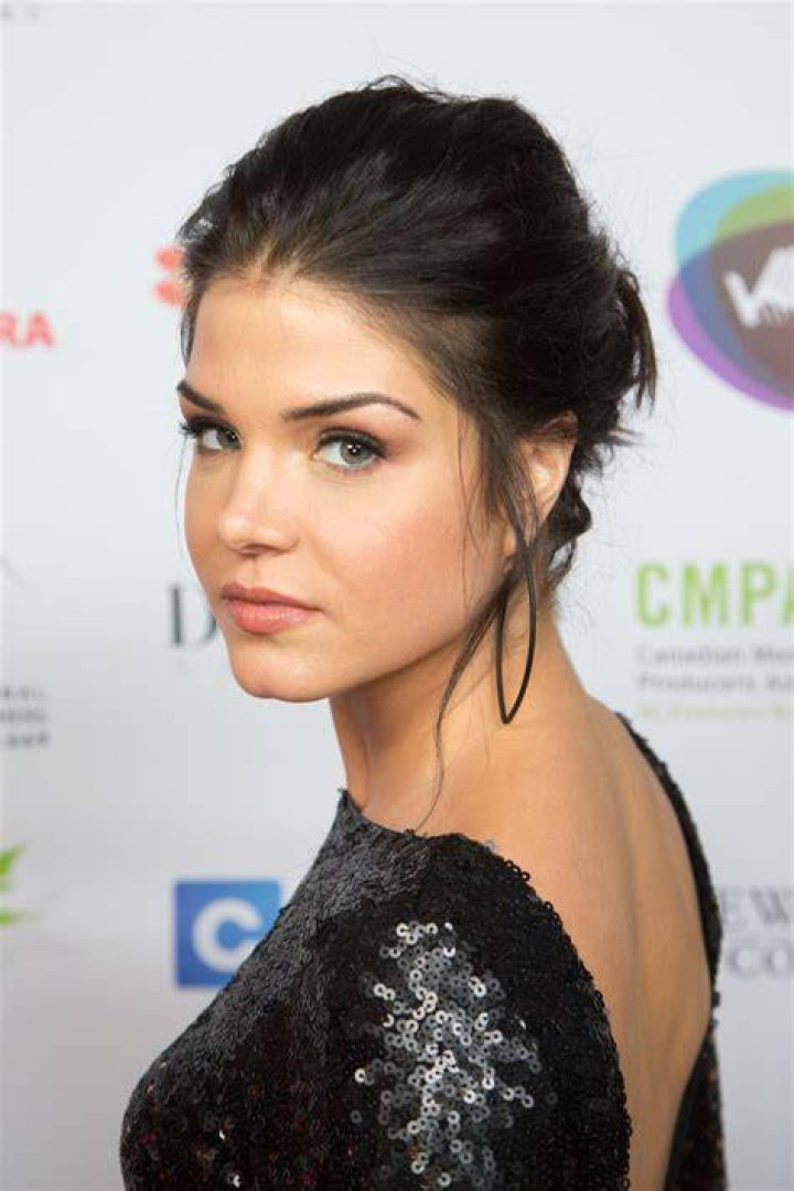 Marie Avgeropoulos Marie avgeropoulos, Instyle, Strapless dress formal