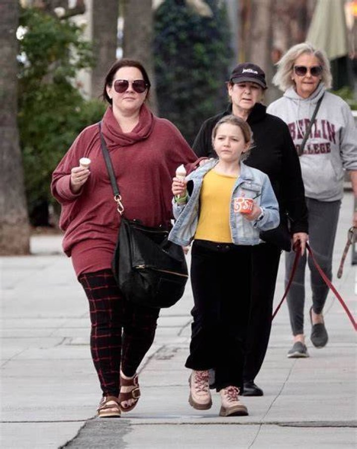 Melissa McCarthy and family bring home leftovers after lunch in Los Angeles