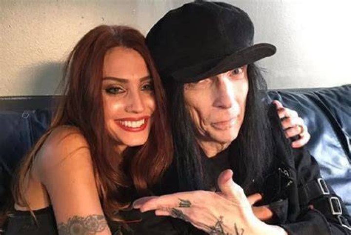 Mick Mars' Wife, Beyond Age And Status