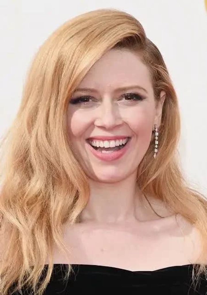 Natasha Lyonne Biography, Height & Life Story Super Stars Bio