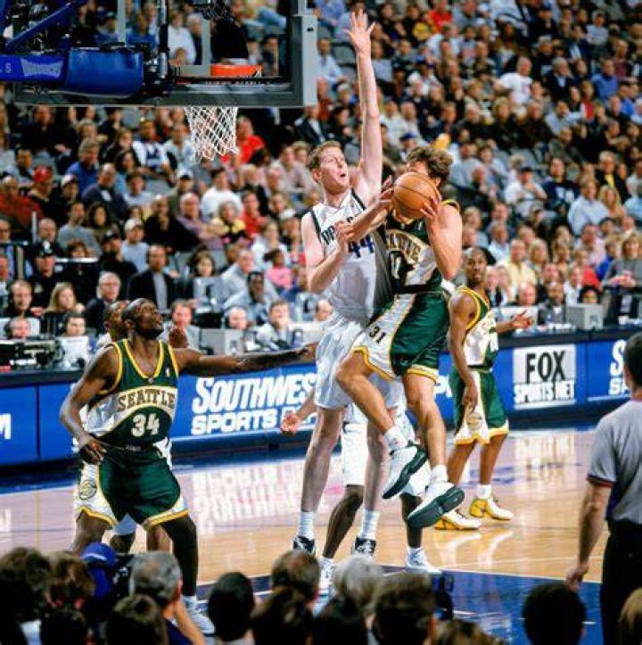 Shawn Bradley wrestles with life at 7'6" in a wheelchair Sports