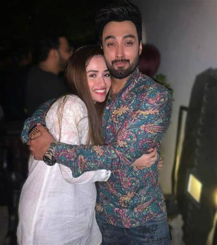 Umair Jaswal Celebrated His Birthday With Wife Sana Javed Reviewit.pk