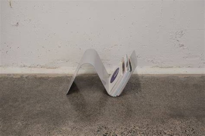 Wavy Magazine Stand &mdash; ODDTHING